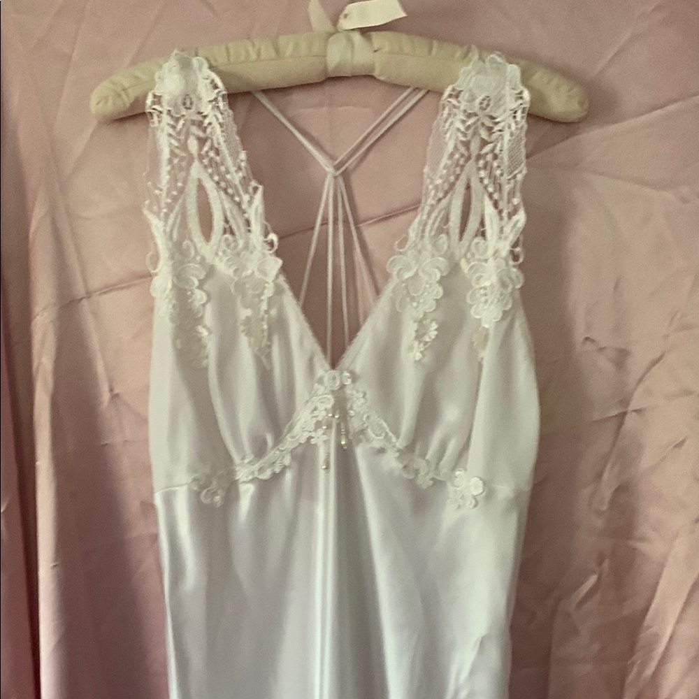 Elegant White Lace Chemise